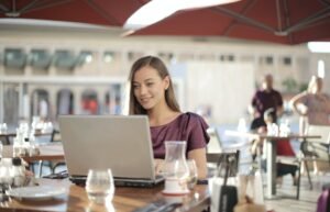 Working nomad in a restaurant